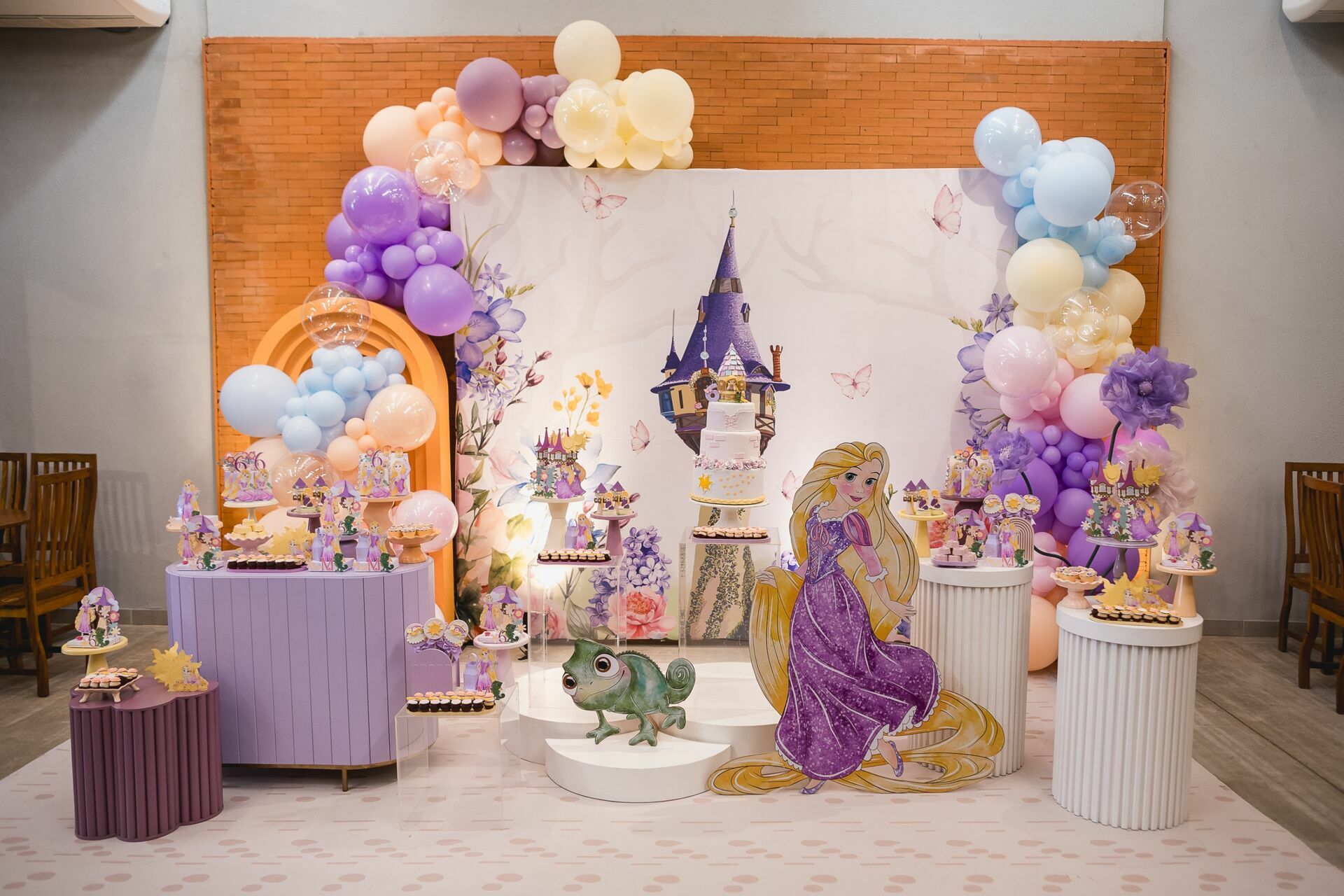 Foto Aniversário Infantil . Manuela 6 anos . Rapunzel . Vila Pindô . Serra - ES Foto Aniversário Infantil . Manuela 6 anos . Rapunzel . Vila Pindô . Serra - ES - Imagem 1