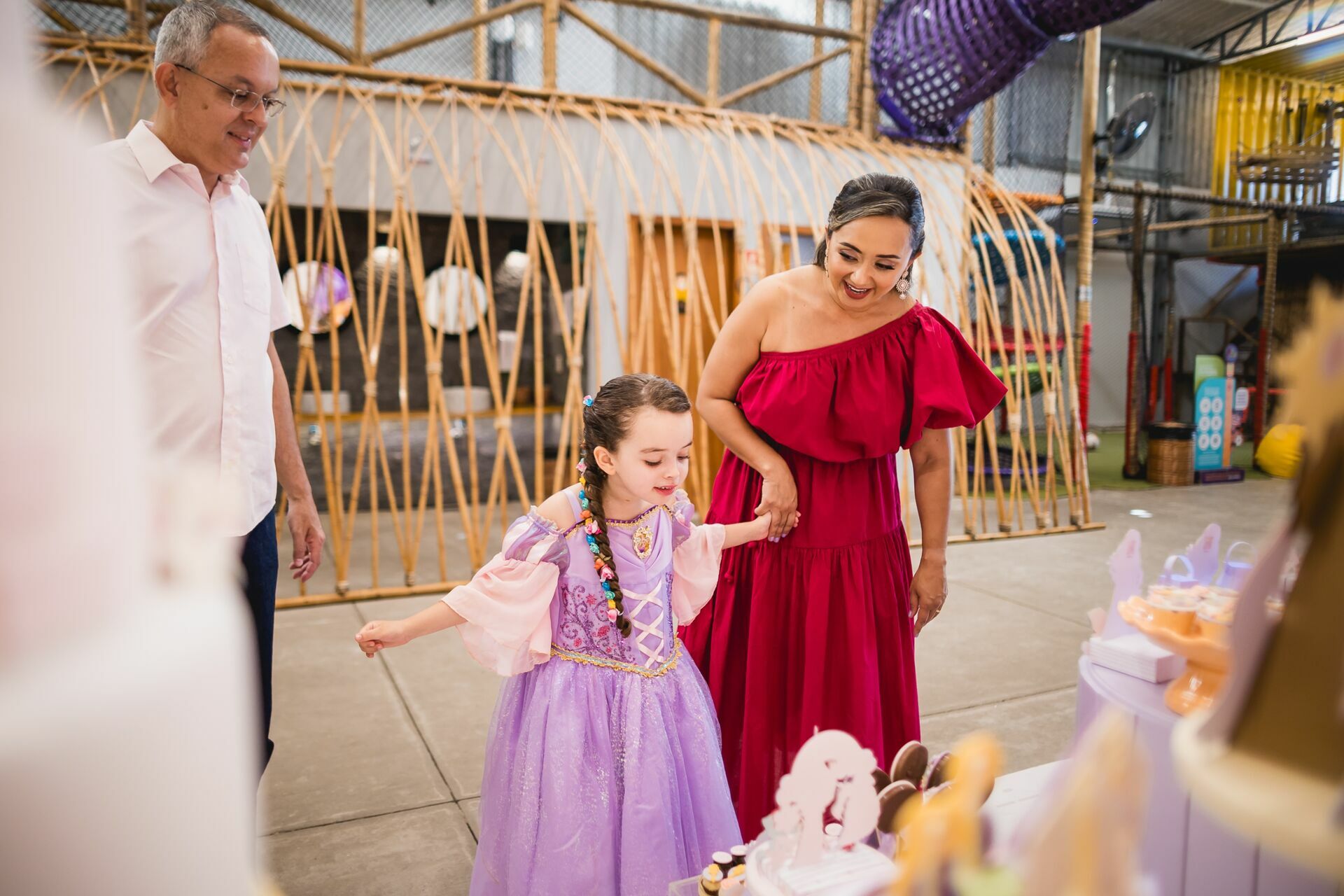 Foto Aniversário Infantil . Manuela 6 anos . Rapunzel . Vila Pindô . Serra - ES Foto Aniversário Infantil . Manuela 6 anos . Rapunzel . Vila Pindô . Serra - ES - Imagem 11