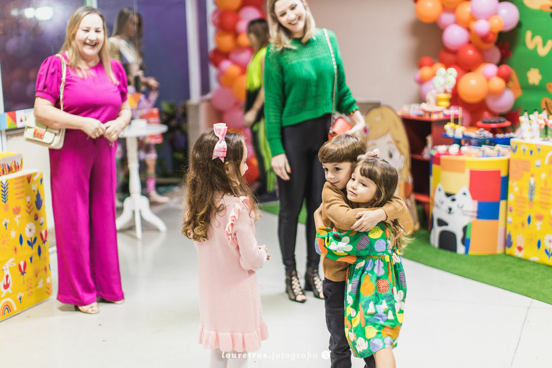 Foto Festa Infantil . Sara e Ana 7 e 4 anos . Jardim Colorido . Quintal de Alegria . Vila Velha - ES Foto Festa Infantil . Sara e Ana 7 e 4 anos . Jardim Colorido . Quintal de Alegria . Vila Velha - ES - Imagem 14