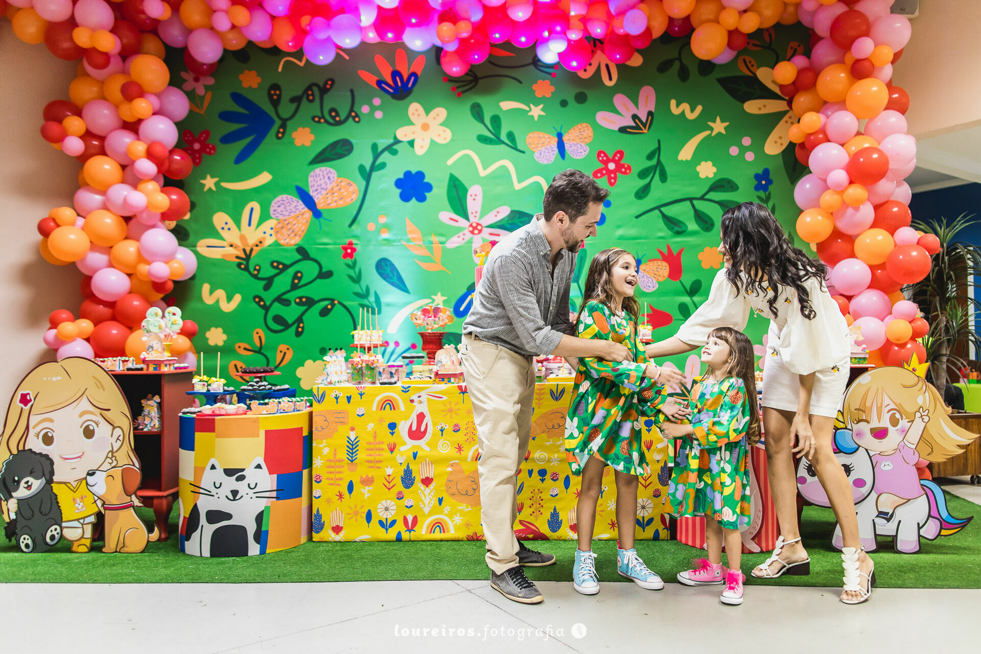 Foto Festa Infantil . Sara e Ana 7 e 4 anos . Jardim Colorido . Quintal de Alegria . Vila Velha - ES Foto Festa Infantil . Sara e Ana 7 e 4 anos . Jardim Colorido . Quintal de Alegria . Vila Velha - ES - Imagem 8
