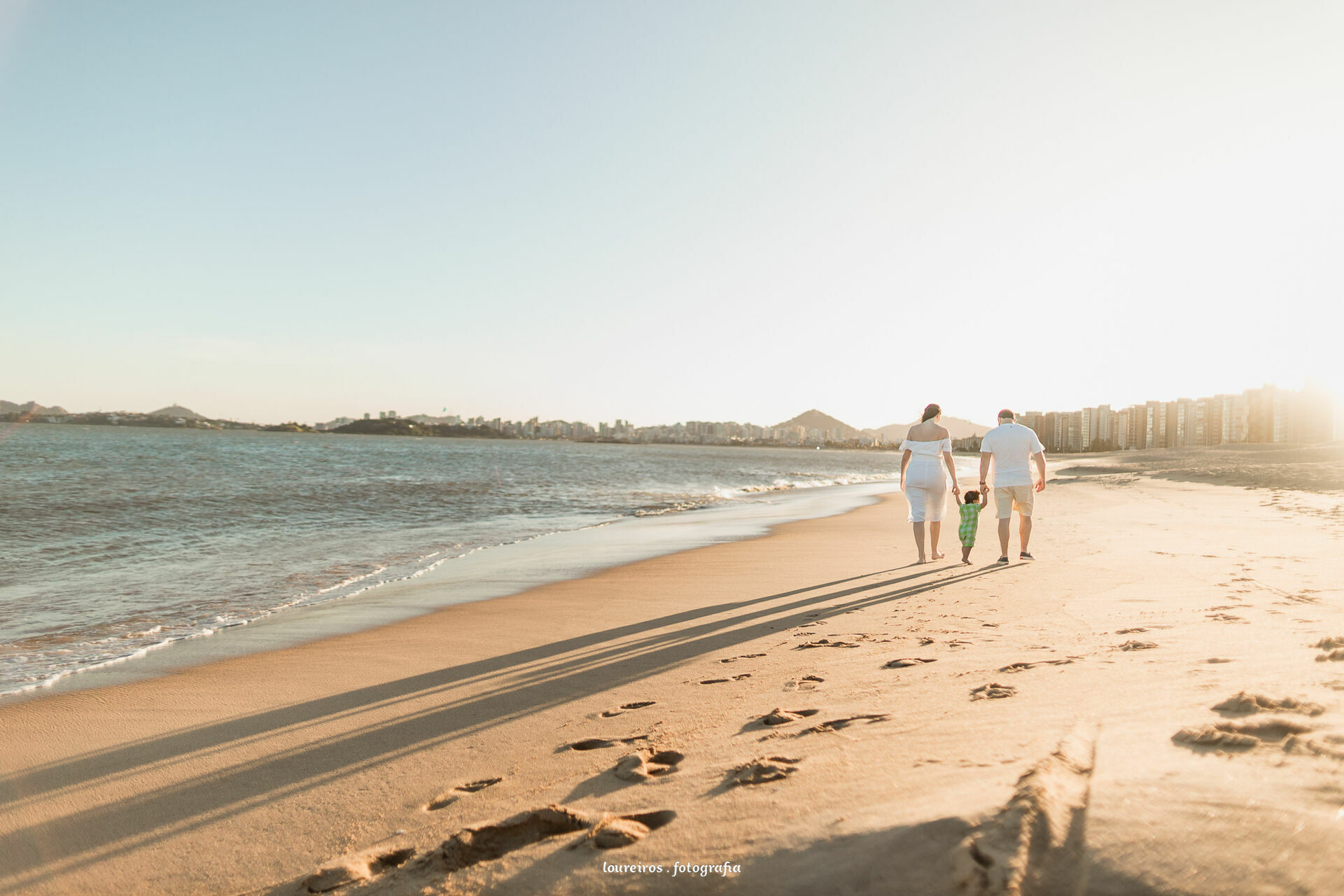 Foto Ensaio Família . João 1 ano . Praia de Camburi . Vitória - ES - Imagem 15