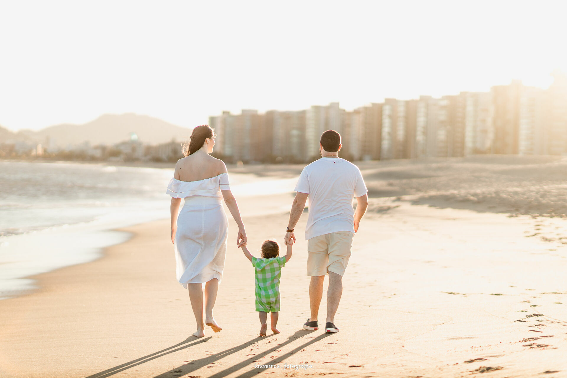 Foto Ensaio Família . João 1 ano . Praia de Camburi . Vitória - ES - Imagem 16