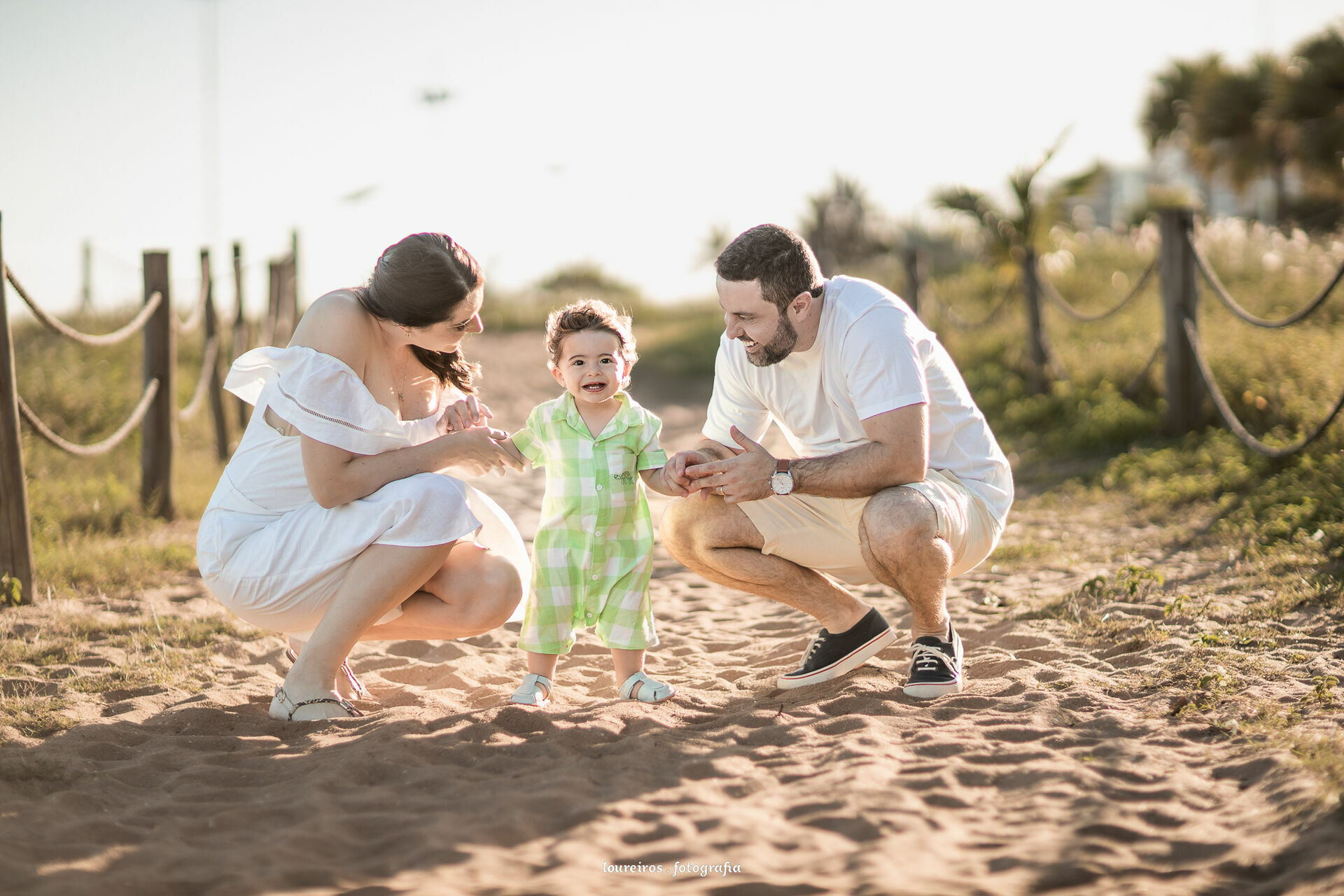 Foto Ensaio Família . João 1 ano . Praia de Camburi . Vitória - ES - Imagem 1
