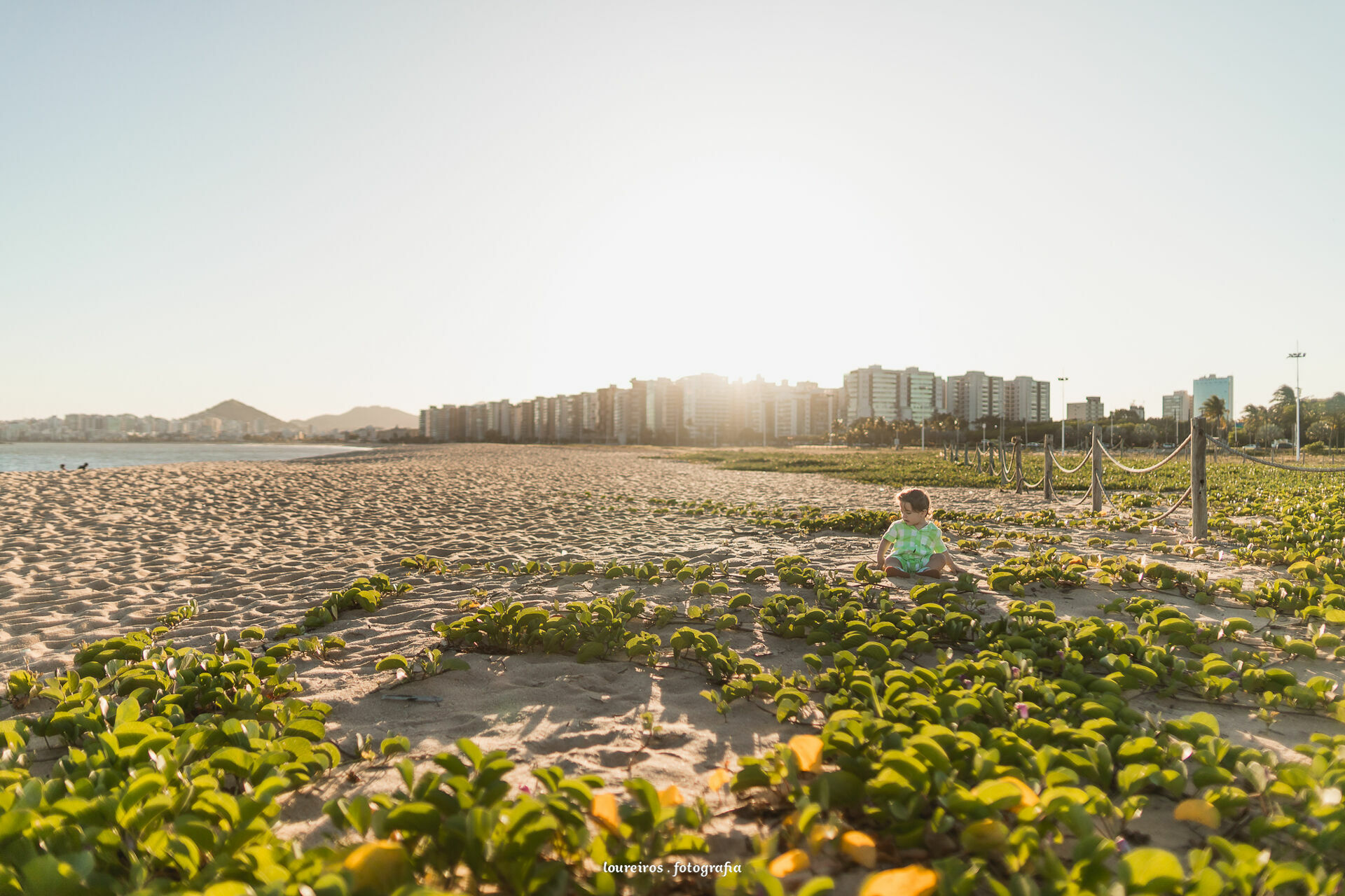 Foto Ensaio Família . João 1 ano . Praia de Camburi . Vitória - ES - Imagem 13